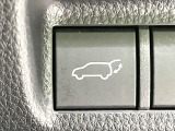 【ハンズフリーパワーバックドア】リアバンパー下部に足先を出し入れするだけでバックドアが自動で開閉♪両手が荷物でふさがっている時でもラクラク開閉操作が行えます!