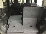 トランクルーム!リアシートは片方ずつ倒せます。乗車員数や積む荷物に応じてアレンジが可能ですので多彩に使えてとても便利です。