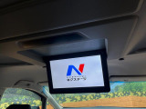 【フリップダウンモニター】大画面モニターで後席でもエンタメをお楽しみいただけます。小さなお子様にも大人気の装備です♪
