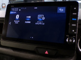 CD、DVD、Bluetooth、AM、FM、AUX、スマートフォン接続ができます。