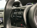 ステアリングにオーディオ操作スイッチが付いています。オーディオ画面に直接タッチしなくても操作が出来ますので、運転に集中できます。