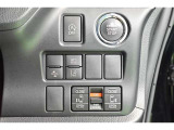 両側パワースライドドア付きだから、狭い駐車スペースなどでの乗り降りラクラク♪小さなお子さまのいるご家庭には嬉しい装備です。