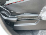 毎日過ごす運転席は要チェック。シートのへたり・擦れ、視界のイメージまで伝わる重要ポイント。
