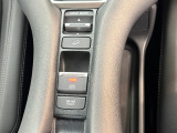 電子パーキングに加えてブレーキホールドシステムを装備しておりますので、信号待ちや踏み切り待ちでもブレーキを踏まずに停止できます!発進する際はアクセルを踏むだけですので渋滞時などはかなり楽ですね!