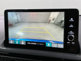 リバースギアに入れるだけで後方の表示へ切り替わります。夜間や雨の日の駐車も楽になりますよ。