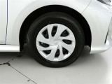 【ホイルキャップ】純正ホイール装着車です。キャップですので万が一キズをつけても簡単に交換可能です。