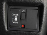 【オートエアコン】温度を設定すれば自動で快適な車内温度を保ちます。エアコン内部の高性能脱臭フィルターで車内のアレルゲンや花粉を除去。