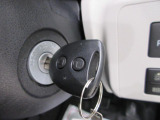 ダイハツのお店では、ダイハツ車を知り尽くしたプロフェッショナルが、専用の診断機器を使って各システムを点検しております。