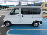 納車前にはプロのメカニックが点検、整備を行いますので安心してお乗り頂けます。