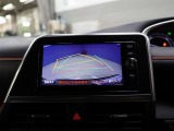 バックガイドモニターで、後方を確認しながら安心して駐車することができます。運転初心者も熟練者も必須の機能ですよ!