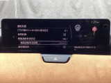 TSRは、走行中にフォワードセンシングカメラまたはナビゲーションシステムが認識した交通標識を、ADDおよびメーターに表示することで、交通標識の見落とし防止を図り、安全運転を支援するシステムです。