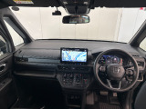 見通しの良い運転席回りとなっておりますので安心して運転をして頂けます!窓が大きいので明るく開放的な室内です