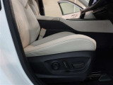 パワーシート搭載。微妙な調整が手軽にでき、ピッタリなポジションで運転することが可能です。