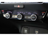 ダイヤル式フルオートエアコン。車内の温度設定だけでなく、PM2.5対応高性能集塵フィルターを装備しており、いつでも車内は快適空間♪