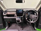 Aピラーの傾斜やヒップポイントの位置を最適化。ひらけた前方視界とノンストレスな運転姿勢で快適なドライブが楽しめます。