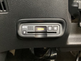 ハンドルの左下にETCがついています。高速道路の料金所の通過も楽々です。 カードの取り出しもしやすい場所についています。