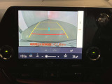 バックギアに入れて頂きますと、この様に後方が映し出されます!最終の確認はご自分の目と耳で必ず行ってください!安全第一で♪