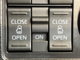 【両側パワースライドドア】スマートキーや運転席のスイッチで後席両側スライドドアの開閉が可能♪電動だから力を入れてドアを開ける必要が無く、小さなお子様でも簡単に開け閉めでき快適です♪