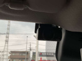 日産純正ドライブレコーダーです。前方向けとルームミラーから車室内後方を撮影します。