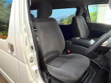 運転席シート廻りは使用感も少なく、良好な状態となっています。丁寧に使われていたことがよくわかりますね。