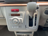 スポーツシフトに入れてマニュアル車感覚の走行が出来ます。山道走行や高速道路の走行に大活躍です★