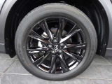足元は純正サイズ225/55R19 タイヤは新車装着タイヤ TOYO PROXES R46 2024年製です。ホイールは、純正19インチアルミホイール。ブラック塗装のホイールです。