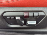 運転席メモリー付きフロント電動シート装備。
