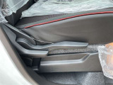 毎日過ごす運転席は要チェック。シートのへたり・擦れ、視界のイメージまで伝わる重要ポイント。