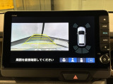 リバースギアに入れるだけで後方の表示へ切り替わります。夜間や雨の日の駐車も楽になりますよ。