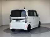 バックカメラが付いているのでバックでの車庫入れも安心です。
