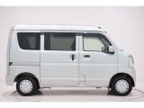 県内13店舗にて常時500台以上ダイハツ車を展示中です。見て、触って、納得のいく一台をぜひ見つけてください。