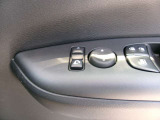 ドアミラーの鏡面の調節、格納は運転席からすべて操作できます!