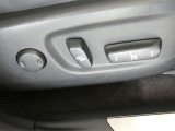 運転席パワーシート搭載。微妙な調整が手軽にでき、ピッタリのポジションで運転することが可能です。