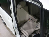 程よい硬さとホールド性が高いシートで長時間運転も快適です。