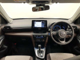 シンプルながら機能性あふれる運転席廻りです。視界性もよく、運転しやすいですよ。