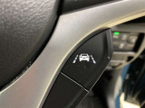【レーンディパーチャーアラート】車線または走路からの逸脱の可能性を警告する機能です。