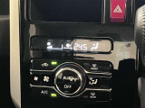 オートエアコンなので車内で快適に過ごせます。