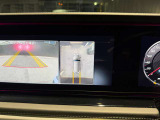 バックカメラにより駐車時の後方確認も楽にできます。