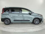 両側パワースライドドア付きだから、狭い駐車スペースなどでの 乗り降りラクラク!小さなお子さまのいるご家庭には嬉しい装備。