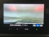 【バックカメラ】運転が苦手な方も車庫入れラクラクです!ギアをリバースに入れれば自動的に切り換わりますので、面倒な操作は不要です♪狭い駐車場もお車を傷つけず安心ですね!