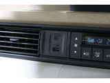 スマートフォンなどの音楽再生が可能なUSB接続ジャック装備車両です♪♪♪