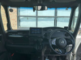運転席・助手席の圧迫感がなくロングドライブも快適です