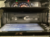 ディスプレイオープンで中に、CD、DVDが挿入可能です。