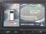 空から見下ろすような視点で、スムーズな駐車と安全確認をサポートする「アラウンドビューモニター」付です。