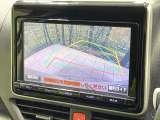 【バックカメラ】駐車時に後方がリアルタイム映像で確認できます。大型商業施設や立体駐車場での駐車時や、夜間のバック時に大活躍!運転スキルに関わらず、今や必須となった装備のひとつです!