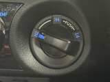 【トランスファスイッチ】一般走行で使用するH2、タイヤが空転しやすい路面に適するH4、オフロードなど特に大きな駆動力を必要とするときに適するL4Lモードを切替可能(詳しくは取扱説明書をご覧下さい)。