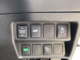 トンネル進入時や暗くなれば自動点灯するオートライトです。