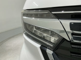 LEDヘッドライトは、点灯の瞬間から最大光量を発揮し、突然暗くなるトンネルなどでの安定感を高めます。