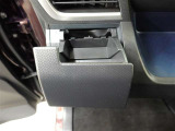 運転席ドリンクホルダーで室内スッキリ♪