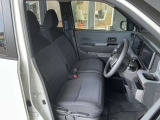 運転席は視認性や操作性を重視したつくりで、どなたでも扱いやすく快適にお乗りいただけます。清掃を行い、安心してご覧いただける状態で展示しております。